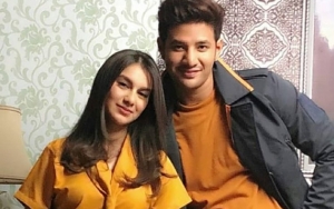 Makin Pamer Kemesraan, Ammar Zoni Unggah Foto Latihan Yoga Bareng Irish Bella
