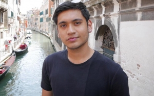 Putus dari Irish Bella, Giorgino Abraham Pamer Foto Bertelanjang Dada Di Tepi Kolam Renang