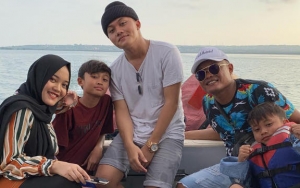 Sule Asik Naik Kapal Bareng Keempat Anaknya, Warganet Kepo: Mama mudanya mana?