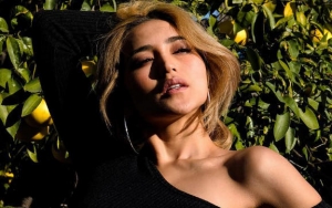  Jessica Iskandar Pamer Pose Andalan Bareng Squad Baru, Netter Nitip Salam Ke Orang Ini