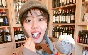 Lulus SMA, Begini Potret Bahagia Kim Hyang Gi 'Along With the Gods'