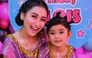  Anak Ayu Ting Ting Tenteng Tas Harga Puluhan Juta, Warganet Salfok Lengan 'Bertato'