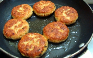 Gunakan Teknik Shallow Frying saat Menggoreng