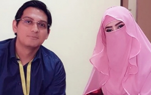 Lucky Hakim Sambangi Polda, Penampilan Mantan Istri Pakai Cadar Jadi Sorotan