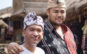 Asyik Mandi Bareng Sambil Keramas, Begini Potret Kocak Ruben Onsu dan Ivan Gunawan