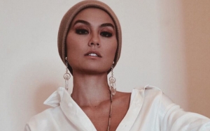  Agnez Mo Pamer Foto Gunakan Masker Wajah Sekali Pakai, Harganya Bikin Netter Syok
