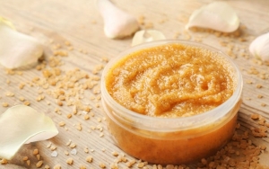 Atasi Selangkangan Hitam dengan Scrub Gula