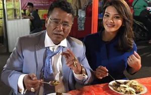 Akui Sudah Jadian Dengan Farah Quinn, Hotman Paris Lakukan Kencan Pertama di Warung Kaki Lima