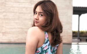  Foto Super Seksi Pakai Bikini, Tatapan Mematikan Anya Geraldine Ajak Netter Berenang Bikin 'Lemas'