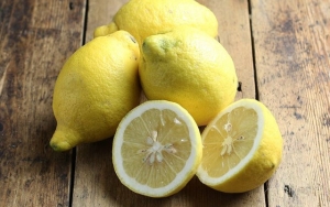 Gunakan Lemon untuk Menghilangkan Bekas Jerawat