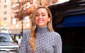 Dirumorkan Tengah Hamil, Miley Cyrus Beri Klarifikasi