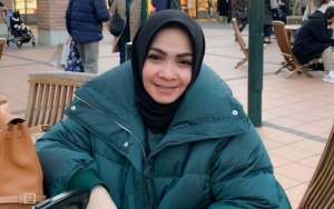 Dibully Lepas Hijab di '10 Years Challenge', Ibu Nagita Slavina Santai Dinner Bareng Anak dan Cucu