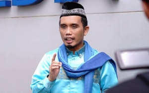 Masih Bersedia Diwawancara, Ketegaran Ustaz Maulana Pasca Ditinggal Sang Istri Bikin Haru