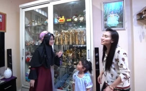 Ria Ricis Main ke Rumah Mewah Ayu Ting Ting dan Bahas Enji, Ayah Rozak Ngegas Nyindir 'Di Alam Baka'