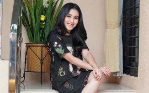 Dicibir Aneh, OOTD Kece Ayu Ting Ting Ini Ternyata Harganya Hampir Setengah Miliar