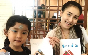  Temani Bilqis Ngaji Pakai Baju Super Ketat Tanpa Hijab, Ayu Ting Ting Dicibir Tak Punya Adab