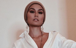 Agnez Mo Pamer Foto Cium Pria Tersayang Ini, Greysia Polii Ikut Komentar