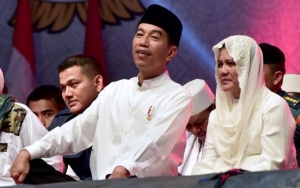 Jokowi Blusukan ke Gang Sempit Pantau Program Listrik Gratis di Bekasi