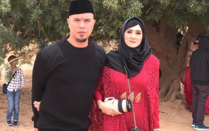 Saingi Maia Estianty-Irwan, Mulan Jameela Temani Ahmad Dhani Ziarah ke Makam Ayah dan 'Foto Couple'