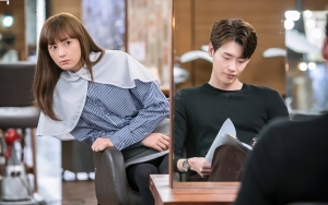 'Romance is a Bonus Book' Lee Jong Suk - Lee Na Young Tuai Pro Kontra di Episode Awal
