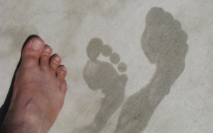 Atasi Keringat Berlebih di Kaki