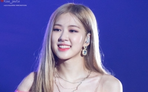 Pose Aneh Rose di Foto Konser Black Pink Ini Jadi Bahan Perbincangan Netter