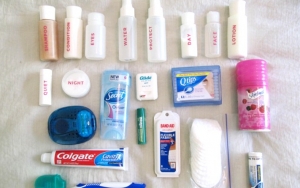 Bawa Peralatan Mandi dan Skincare yang Travel Size Agar Lebih Ringan