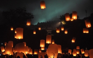 Festival Lampion yang Sangat Indah Saat Peringatan Waisak