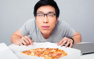 Menghirup Aroma Makanan Berlemak Selama Dua Menit Bisa Menekan Nafsu Makan