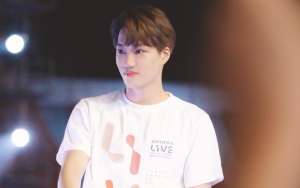 Sandal Jepit Kai EXO di Postingan Terbaru Jadi Sorotan Fans