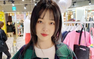 Sulli Kembali Dicibir Gara-Gara Foto Nyengir Tak Pakai Bra