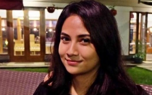 Vannessa Angel Ngaku Diare Saat Mau Ditahan, Beredar Foto Terbaring Lemas Dikawal Polwan