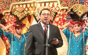 Ramai Prabowo Didoakan Kiai Maimun, Fadli Zon Tanggapi Lewat Puisi 'Doa yang Ditukar'
