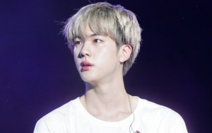 Jin Langsung Jadi Member BTS Paling Dikangeni Usai Posting Foto Bareng Anjing V