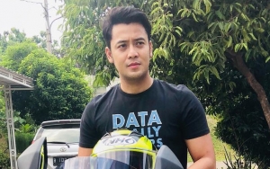   Billy-Hilda Diejek Kuras Duit di ATM, Kriss Hatta Asyik Sebar Uang Dipuji Mirip Olga Syahputra