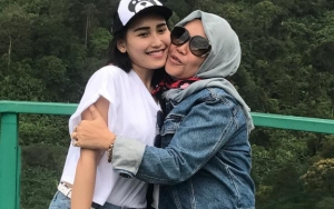 Umi Kalsum Diprotes Keras Sering Posting Foto Ayu Ting Ting Mentang-Mentang si Anak Artis