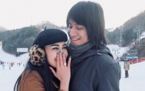 Calon Istri Kevin Aprilio Tanggapi Komentar Netter Soal Busana Seksi yang Dikenakannya