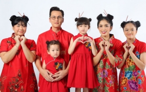 Keluarga Ussy Sulistiawaty Diprotes Saat Ikut Rayakan Imlek, Netter Ramai Beri Pembelaan