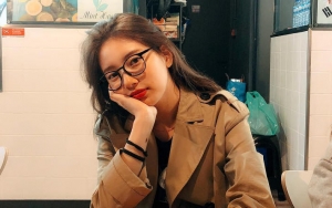 Suzy Tebar Foto Cantik, Pose Kaget Lihat Ikan Jadi Sorotan 