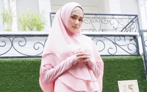 Pesan Ibu ke Mulan Jameela soal Kasus Dhani Disindir, Wajah Mewek Pakai Riasan Tebal Jadi Sorotan