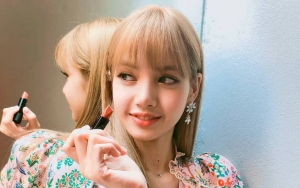 Lisa Black Pink Pamer Foto di Pesawat, Fans: Dia Lebih Cantik dari Barbie