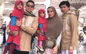  Olla Ramlan Curhat Repotnya Bawa Anak Saat Umrah, Tanggapi Soal Desakan Pakai Hijab