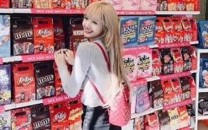 Lisa Black Pink Digoda Fans Gara-Gara 'Minum' Air Mancur 