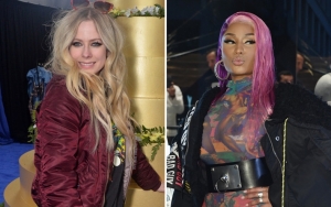 Avril Lavigne dan Nicki Minaj Sindir Para Haters di Lagu 'Dumb Blonde'