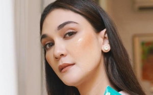 Luna Maya Ala Gigi Hadid Pamer Dress dan Gelang Seharga Rumah, Syahrini Dicibir Kalah Telak