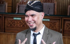 Ahmad Dhani Kirim Pesan untuk Sang Bunda, Gaya Tulisan Disindir Kekanakan