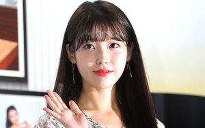 IU Tepati Janji Datang ke Acara Kelulusan Fans Ini