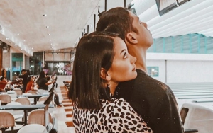 Pose Mesra di Arena Permainan Bowling