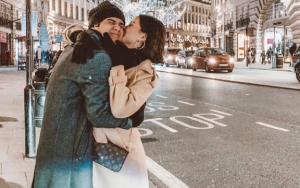 Mesra Cium Pipi di Jalanan Kota London