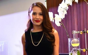 Pevita Pearce Pasang Tatapan 'Horor' Rayakan Hari Valentine